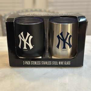 New York Yankees 2-Pack Stemless Stainless Steel Wine Glass Tumbler Set